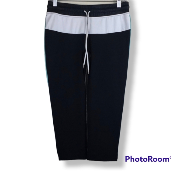 Fabletics Beckham Capris Black Teal Size Medium - Picture 6 of 8